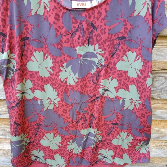 EVRI Women's Top Beautiful Design Buttons Down The Back Size OX. (Oversized top) - Picture 12 of 12